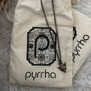 Pyyrha fox charm and chain